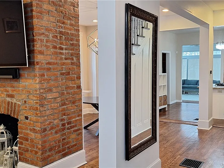 548 S Graham St — Photo 6