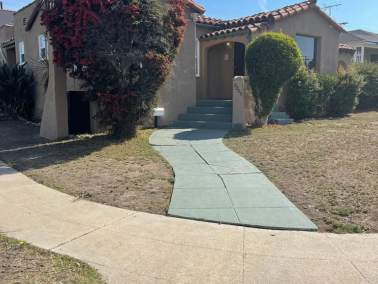 9200 S Hobart Blvd — Photo 2
