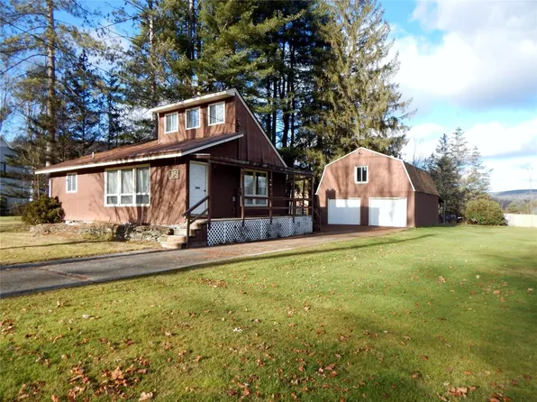 35 Greenlawn Ave, Bainbridge, NY 13733