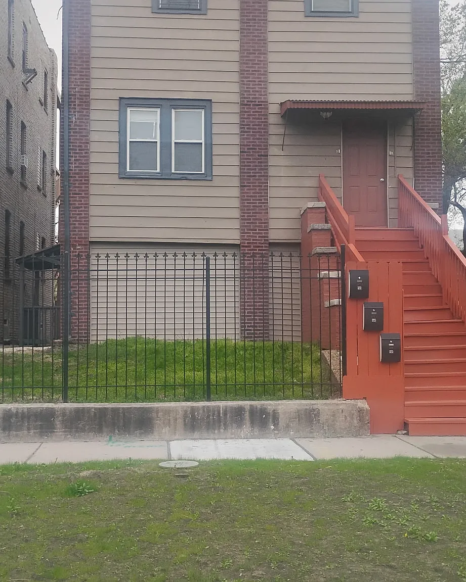 3 bed, 1800 sqft, $1,875 — Photo 1