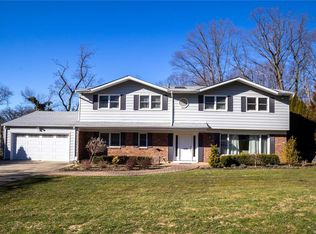 160 Chestnut Rd, Manhasset, NY 11030