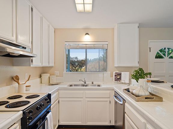 4th image of 754 Bonita Dr
