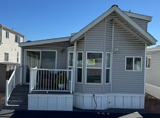 200 S Dolliver St SPACE 383, Fresno, CA 93730