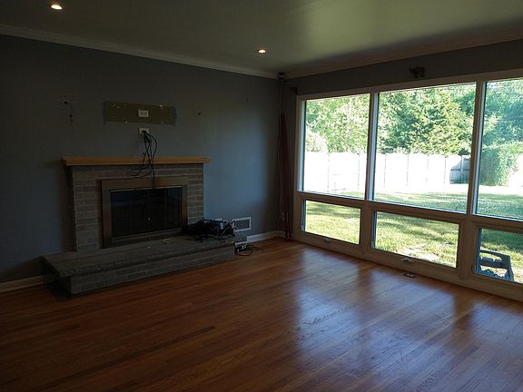3rd image of 2102 Hagen Ln