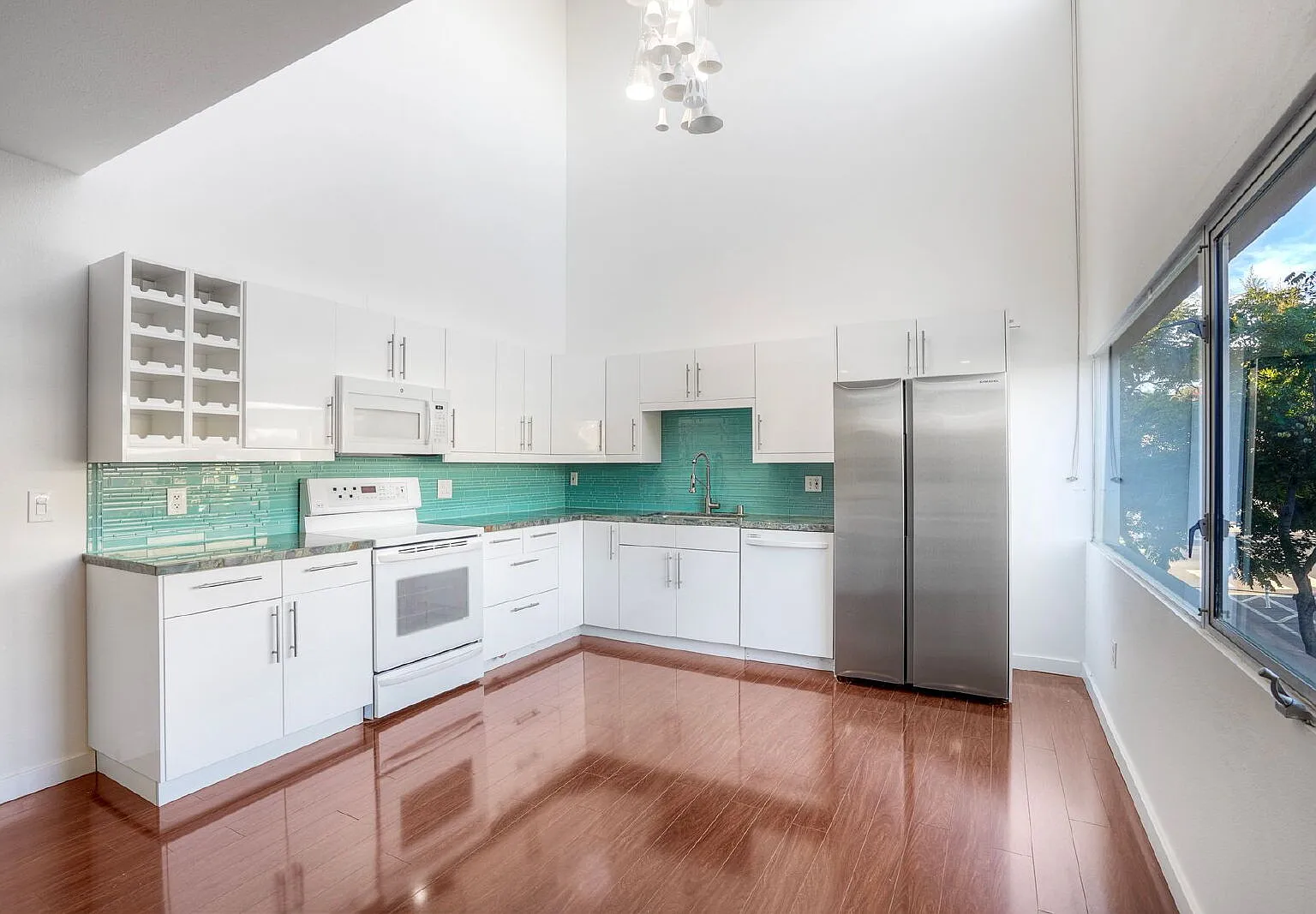 2 bed, 2.0 bath, 1270 sqft, $4,250 — Photo 4