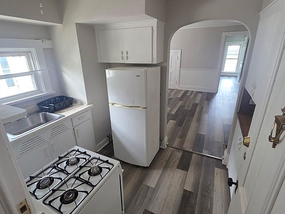 3rd image of 428 Eagle St #3