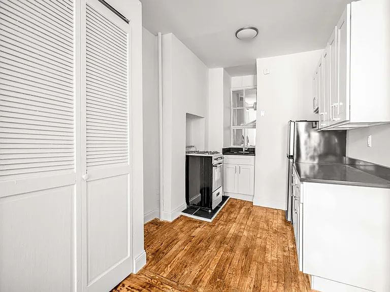 7 Morton St #10 — Photo 3