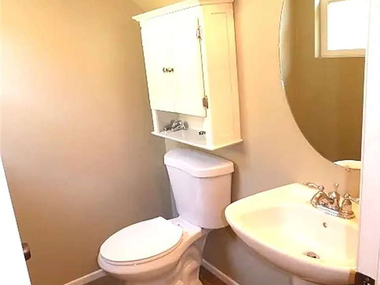 472 Almond Rd — Photo 6