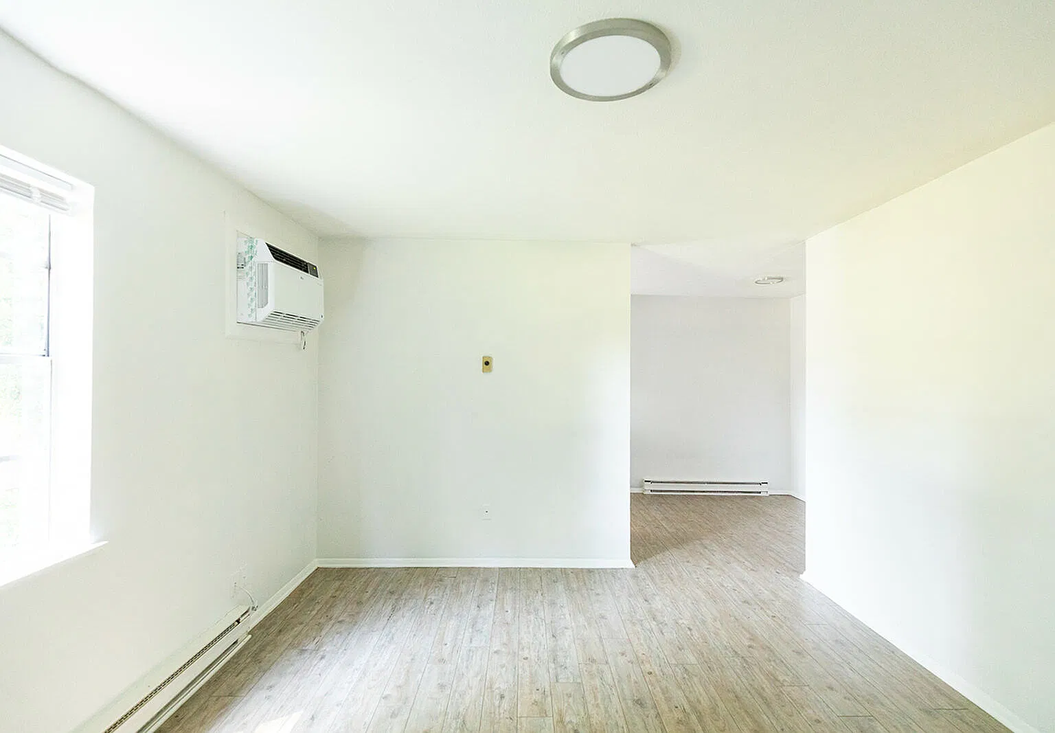 Vista West I (Westgate), 1x1 Designer, VW1-1x1- D — Photo 1