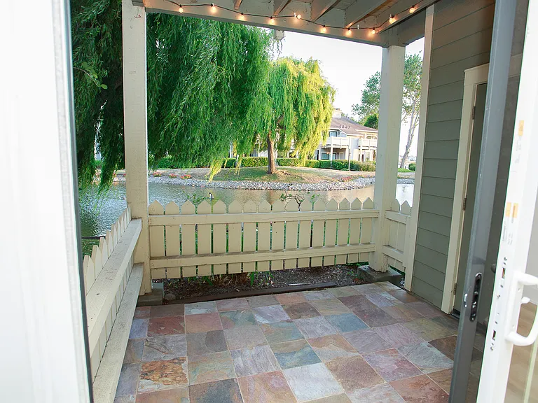 151 Shoreline Ct — Photo 9