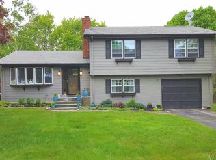 17 Dianne Ave, Portsmouth, RI 02871