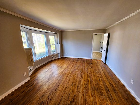 3rd image of 405 Glendale Dr