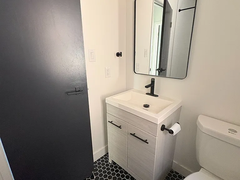 133 Wineva Ave #F — Photo 8
