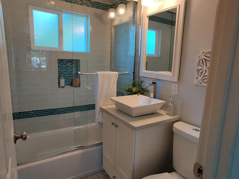 806 Carmel Ct — Photo 12