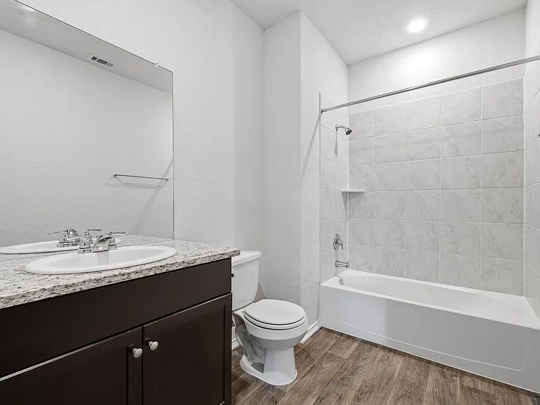 6630 Greensleeves — Photo 13