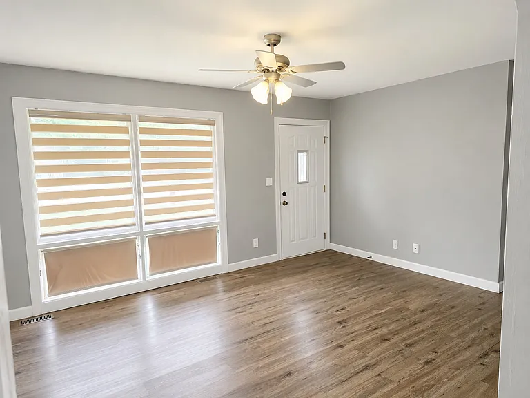 17 California Ave — Photo 3