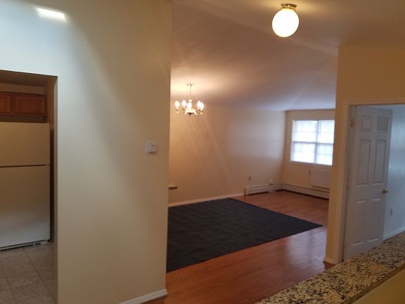 3rd image of 8221 Country Pointe Cir