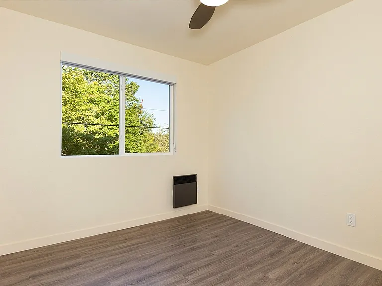 Luke Apartments — Photo 9