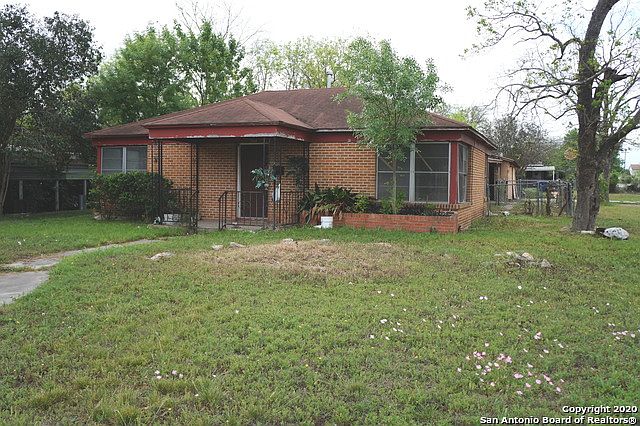 1st image of 2558 W Woodlawn Ave