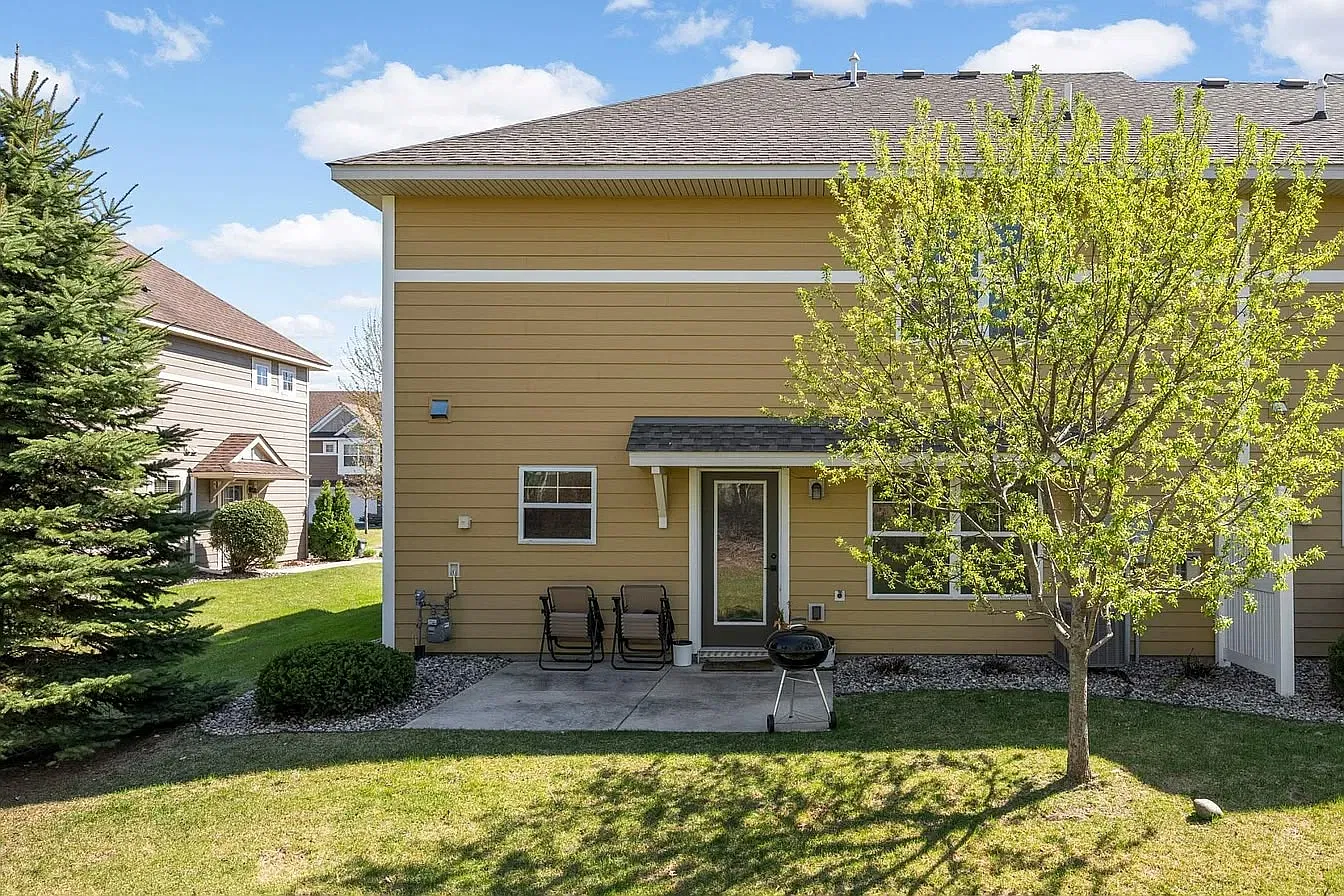 3 bed, 2.5 bath, 1907 sqft, $2,825 — Photo 4