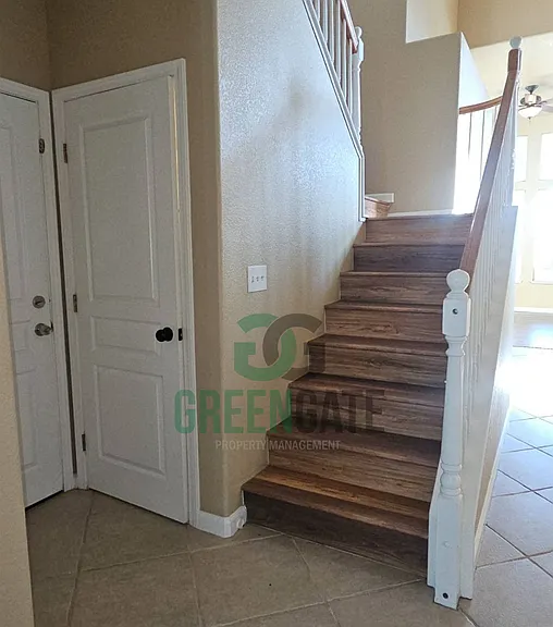 571 Zurich Dr — Photo 31