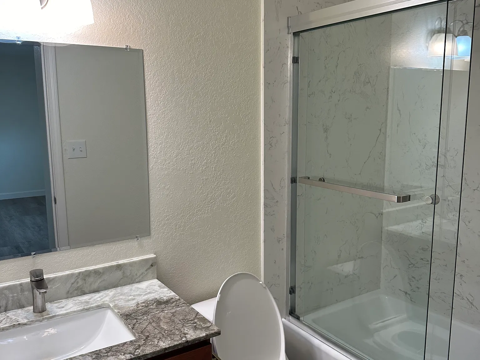3 bed, 1000 sqft, $2,000 — Photo 4