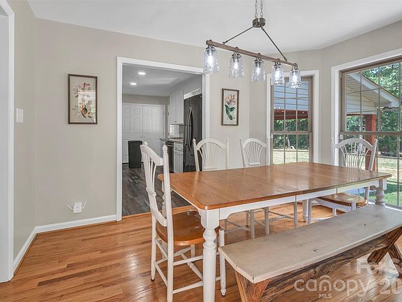 4th image of 2642 Clubside Dr