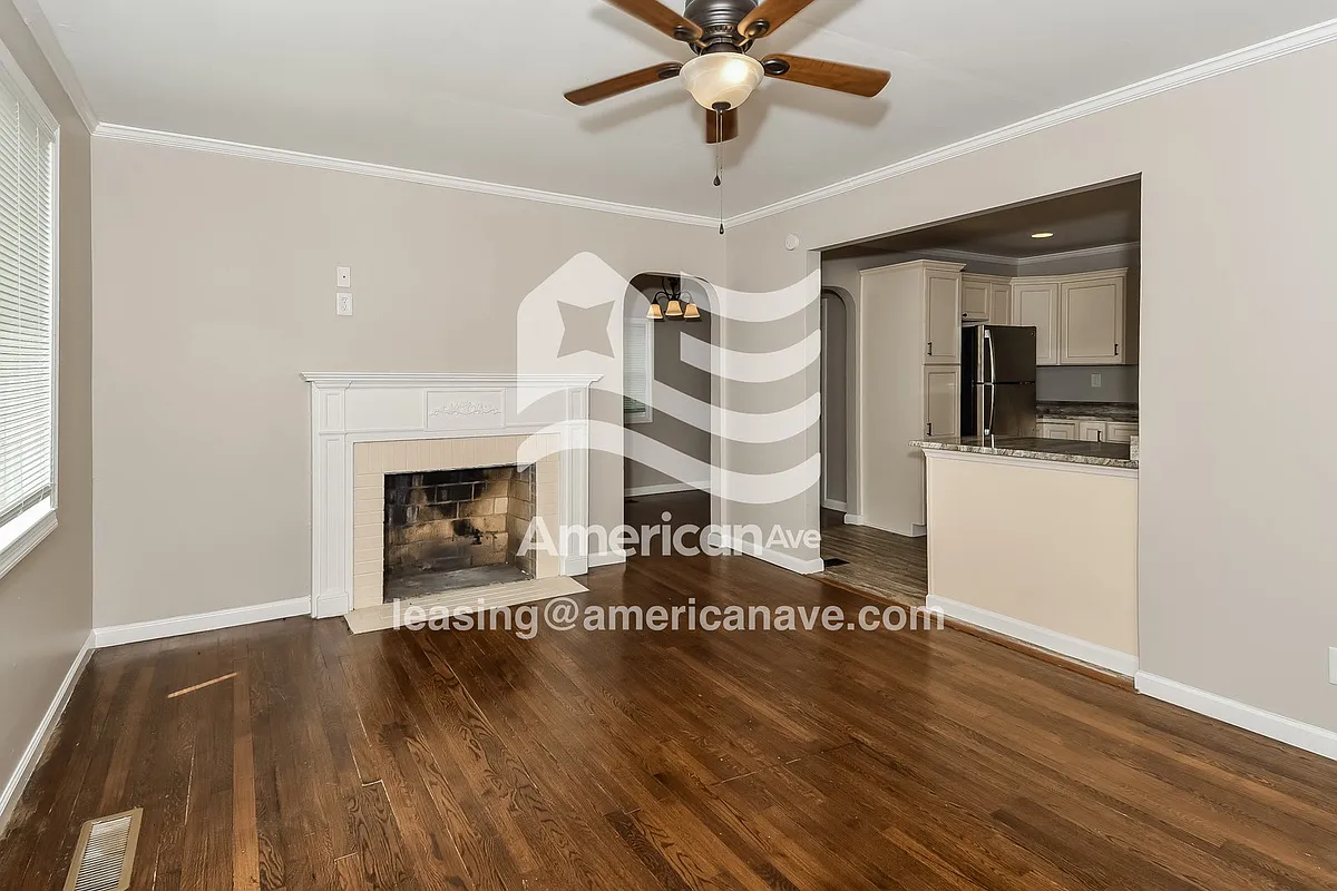 2853_002_wm_-_living_room_12963731.jpg - 1311 3rd St