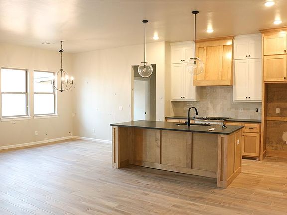 4th image of 118 Mountain Laurel Way