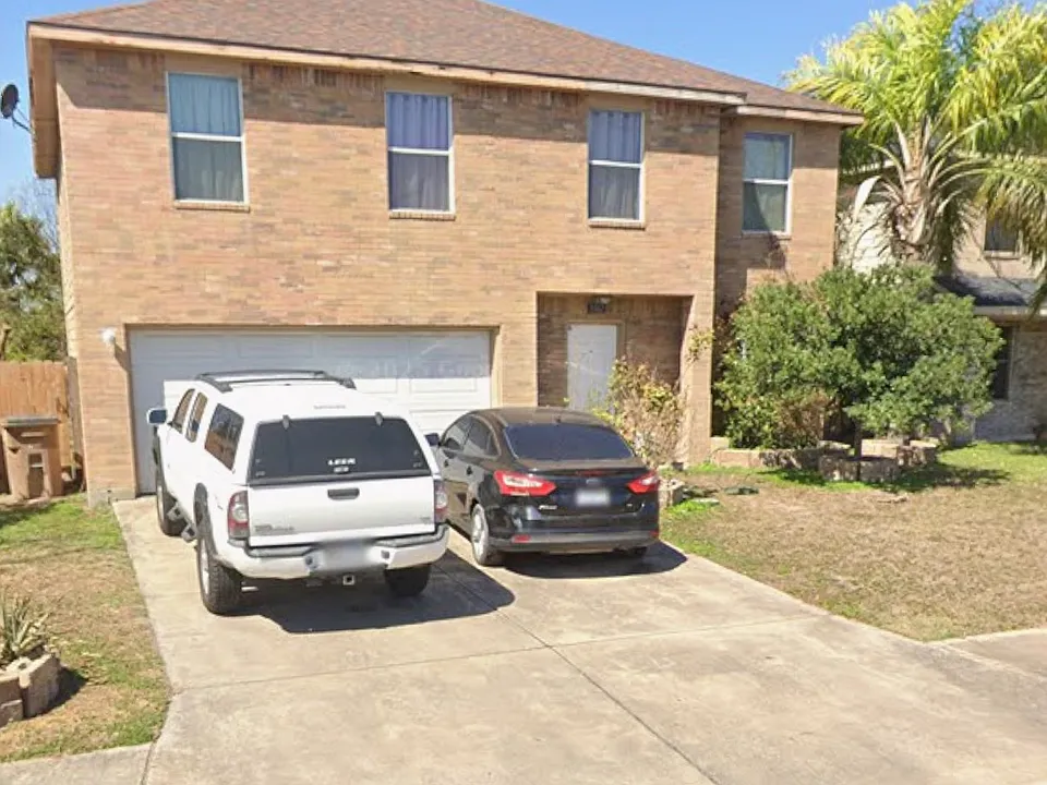 3907 Drury Dr