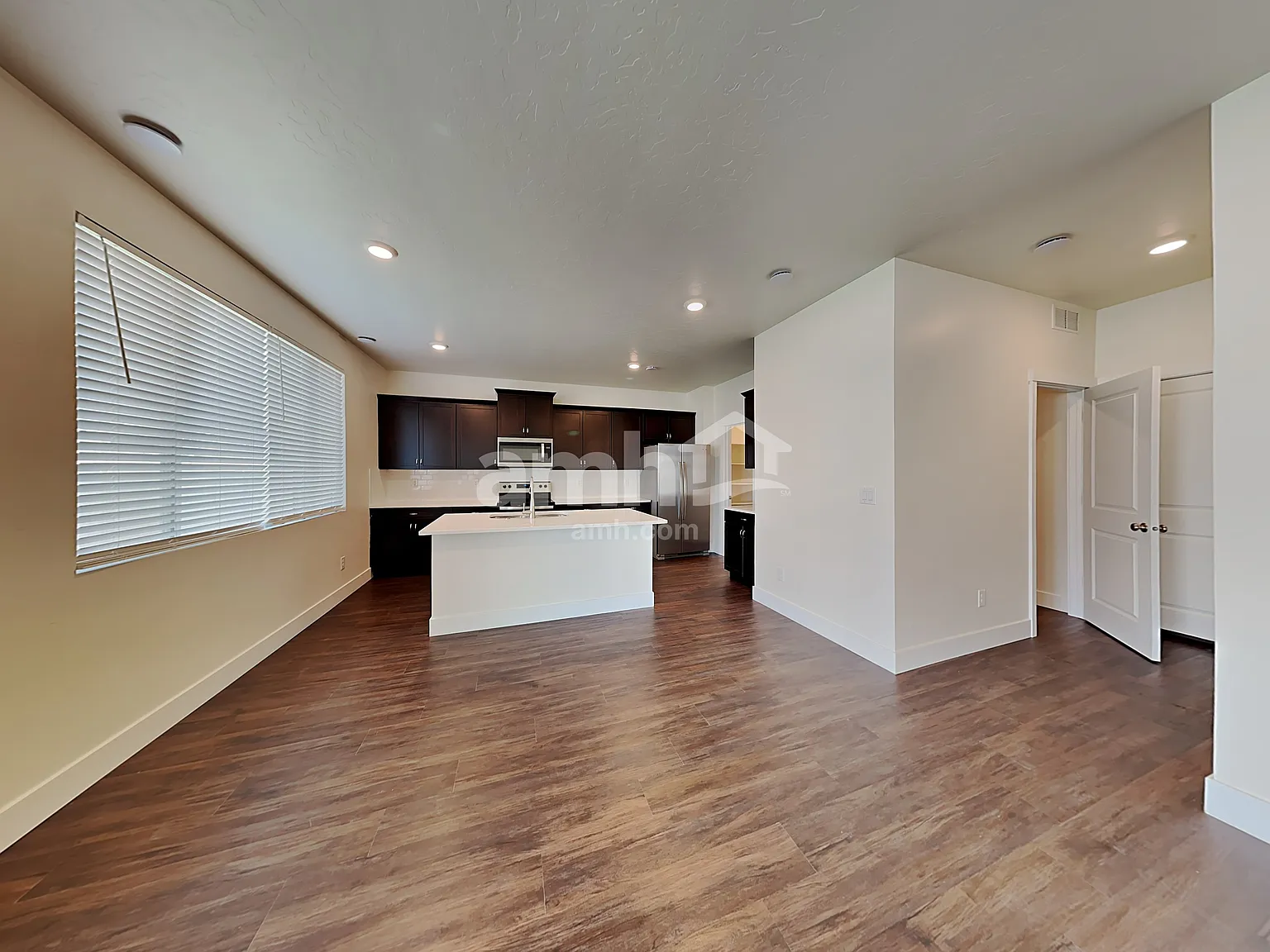5 bed, 3.0 bath, 2637 sqft, $3,075 — Photo 4