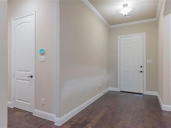 4th image of 4129 Portola Dr