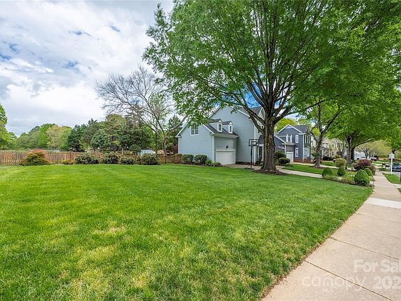3rd image of 8517 Sandowne Ln