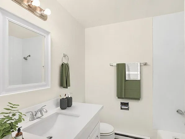 10625 22nd Pl S #203, Seattle, WA 98168