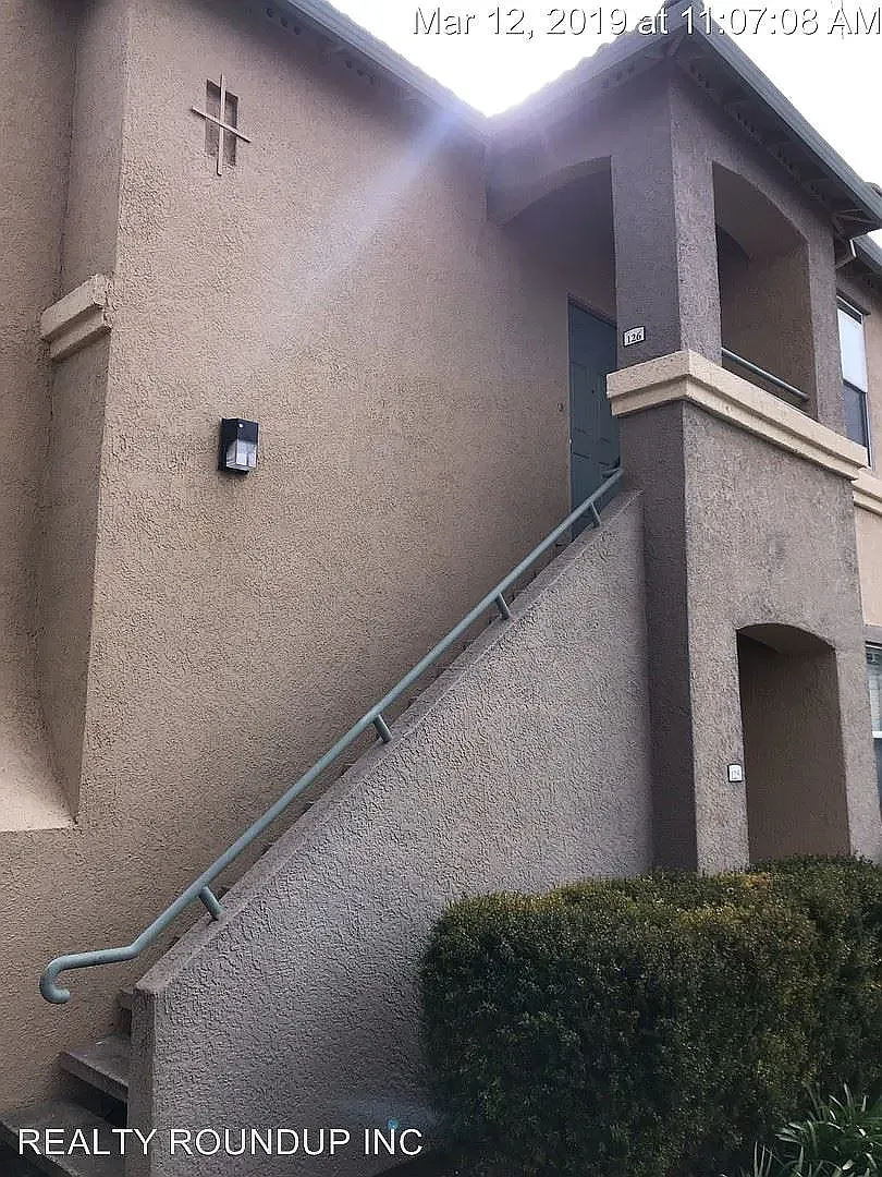 2 bed, 1039 sqft, $2,200 — Photo 2