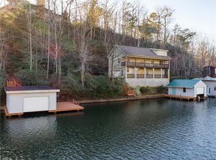 30 Basincove Ln, Landrum, SC 29356