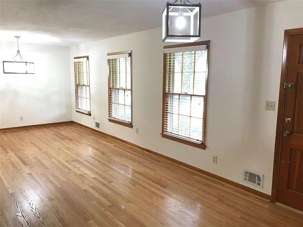 3 bed, 2.0 bath, 1423 sqft, $1,750 — Photo 2