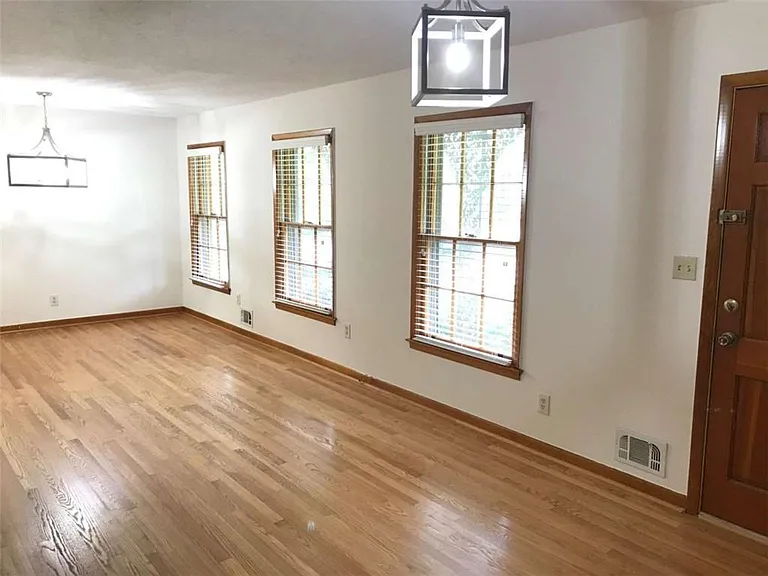 1321 Mary Dale Dr — Photo 2