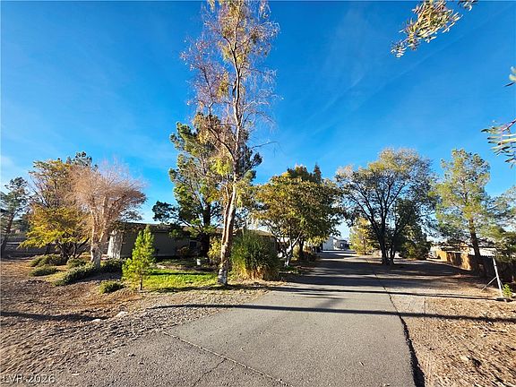 3rd image of 220 Raleigh Ln