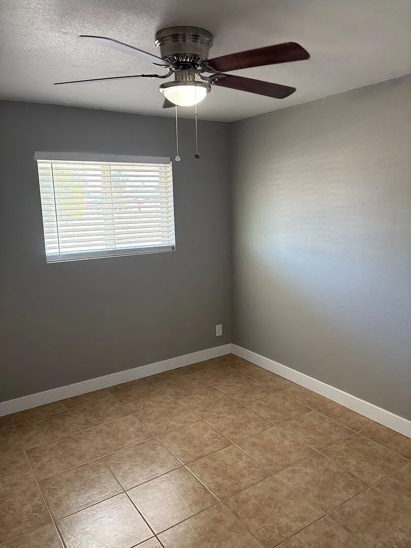 updated 2 bedroom Tempe apartment / 1st month Free move in special — Photo 3
