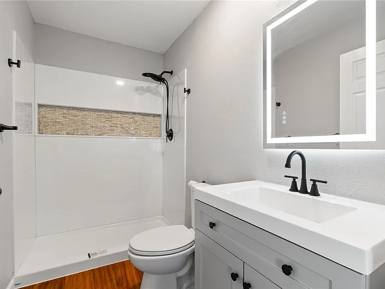 804 Avenue B — Photo 23