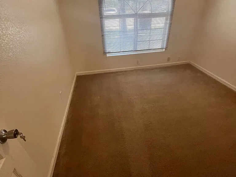 550 Castlerock Ave — Photo 7