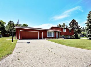 1836 12th St SW, Minot, ND 58701