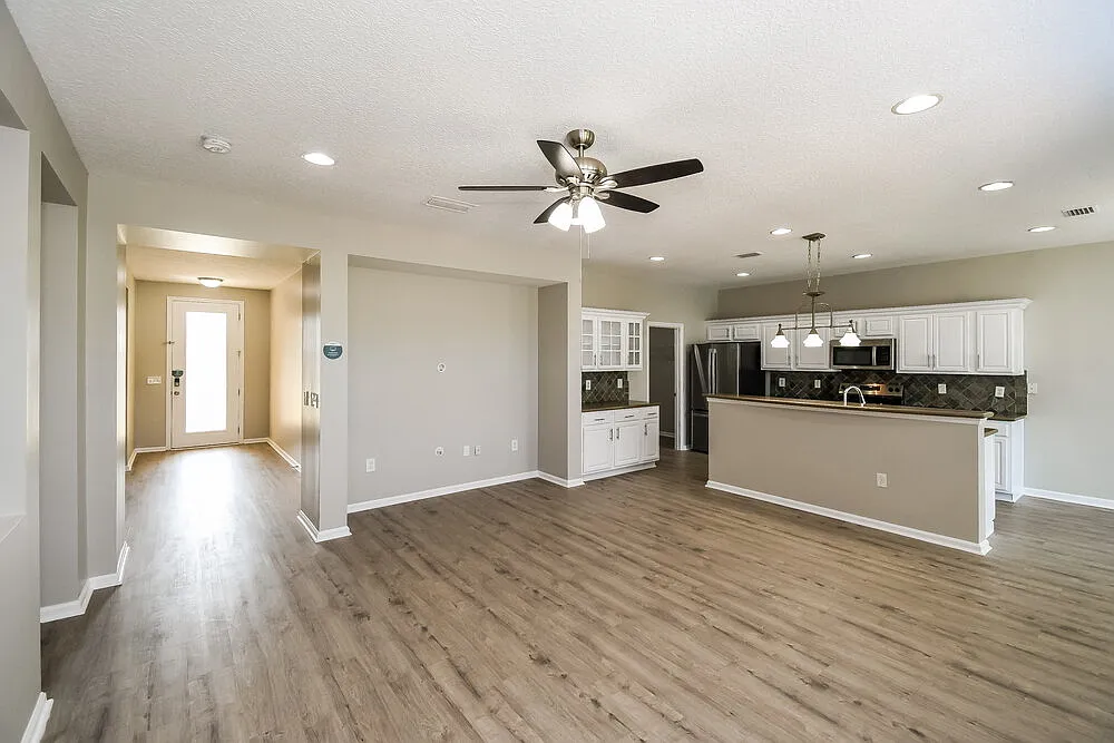 3 bed, 2.0 bath, 1668 sqft, $1,995 — Photo 4