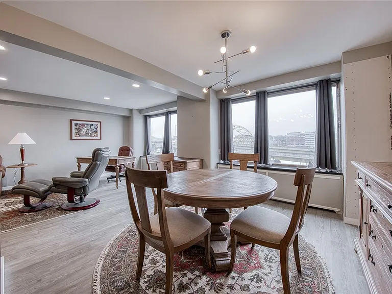 320 Fort Duquesne Blvd #4E — Photo 19