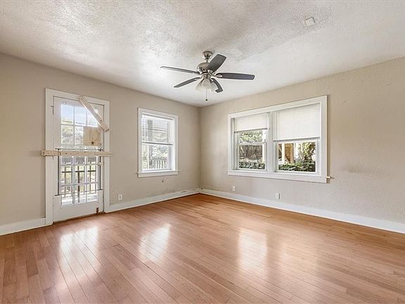 3rd image of 3820 Walnut St