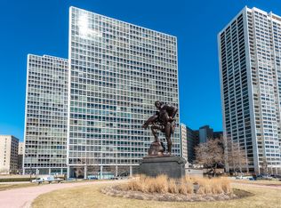 330 W Diversey Pkwy APT 404, Chicago, IL 60657