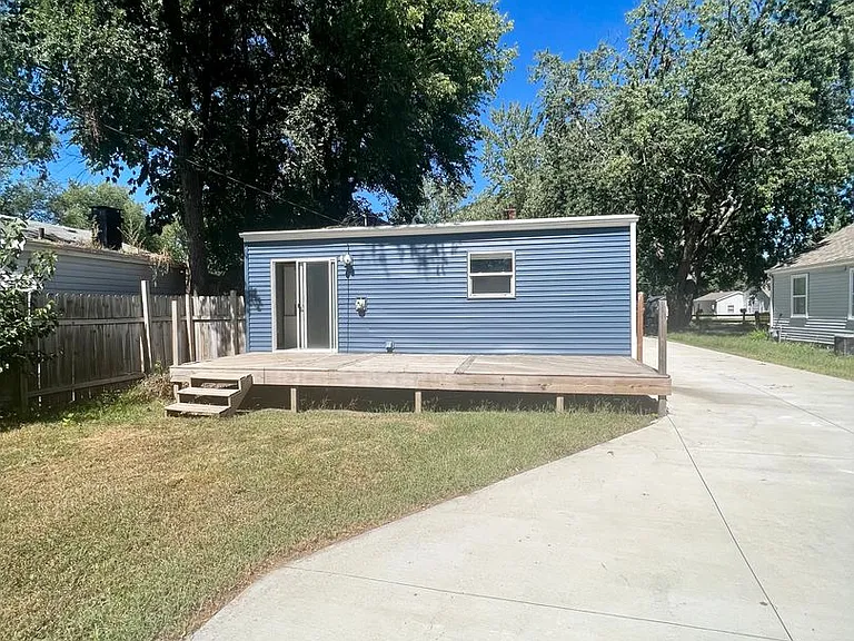 903 Anna Ave — Photo 10