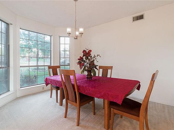 4th image of 545 Tate Dr