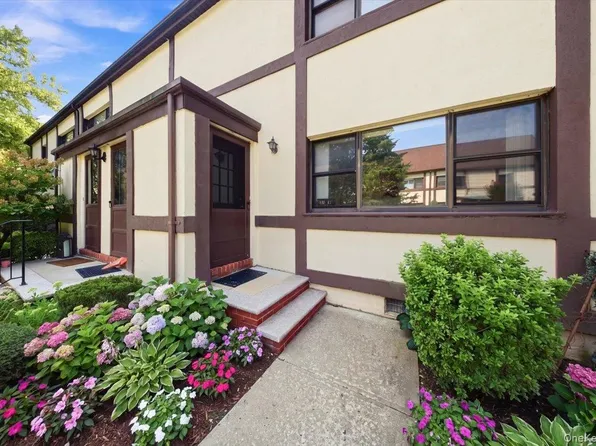 266 Cherry Valley Avenue #B1, Garden City, NY 11530
